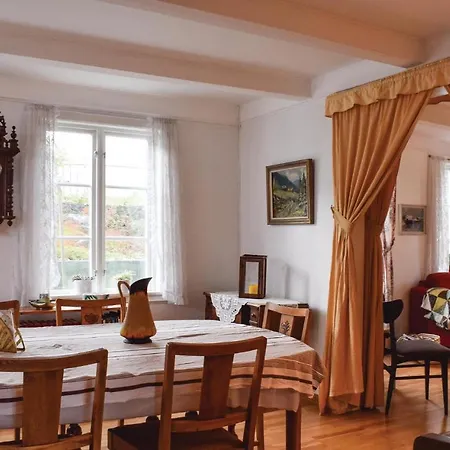 Awesome In W/ Wifi And 4 Bedrooms Feriehus *