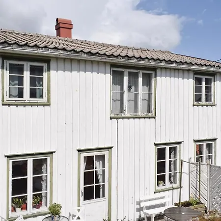 Feriehus Awesome In W/ Wifi And 4 Bedrooms *
