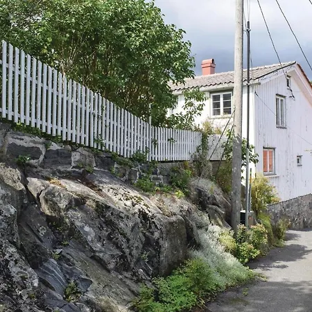 Awesome In W/ Wifi And 4 Bedrooms Risør