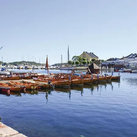 Awesome In W/ Wifi And 4 Bedrooms * Risør