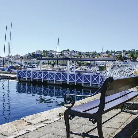 Awesome In W/ Wifi And 4 Bedrooms Feriehus Risør